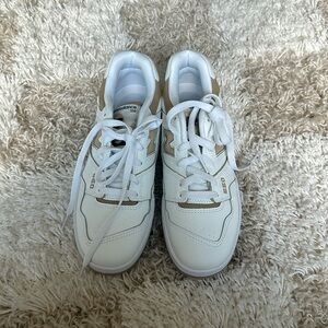 BRAND NEW New Balance 550s